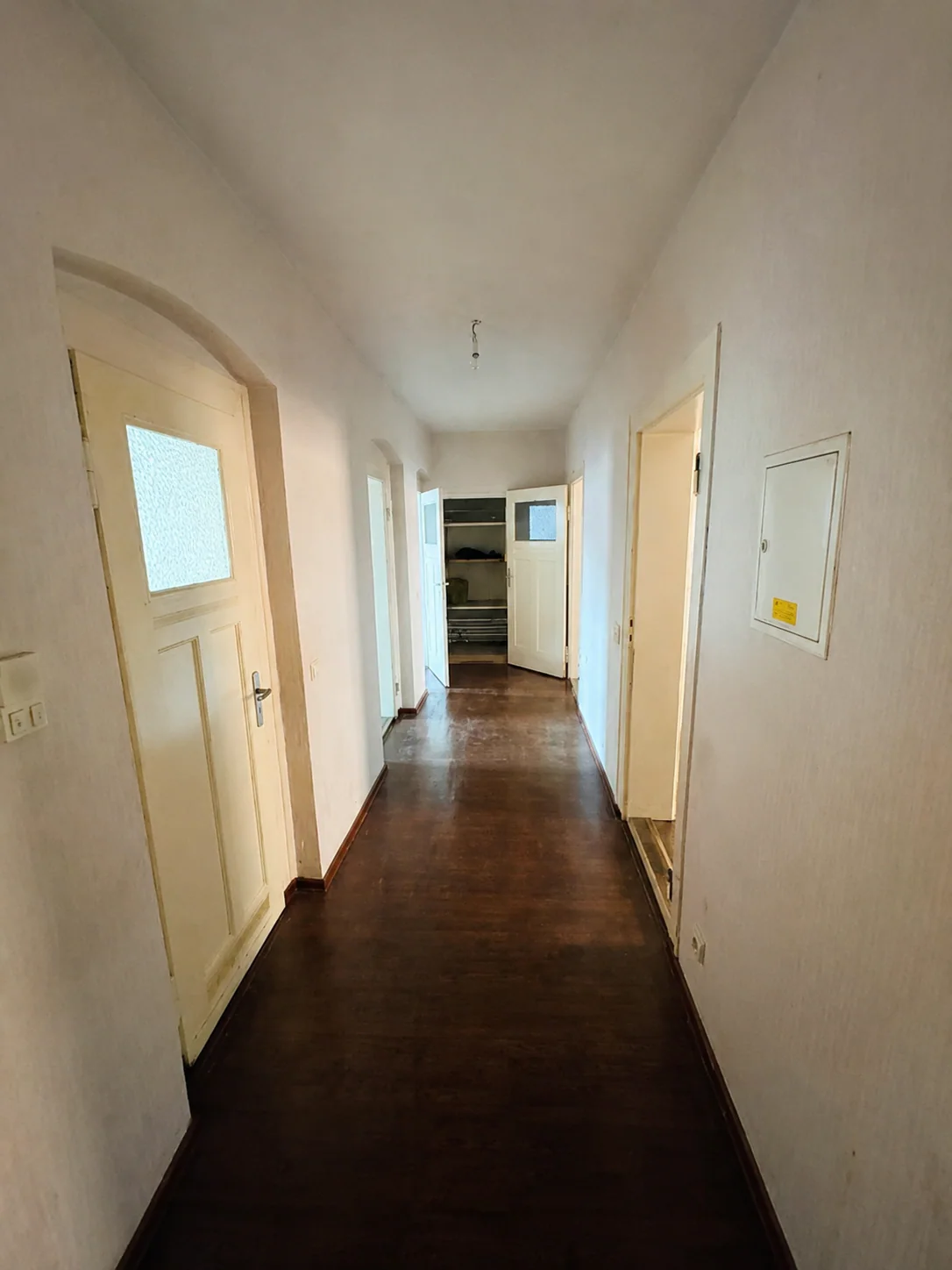 Wohnungsflur vor der Renovierung