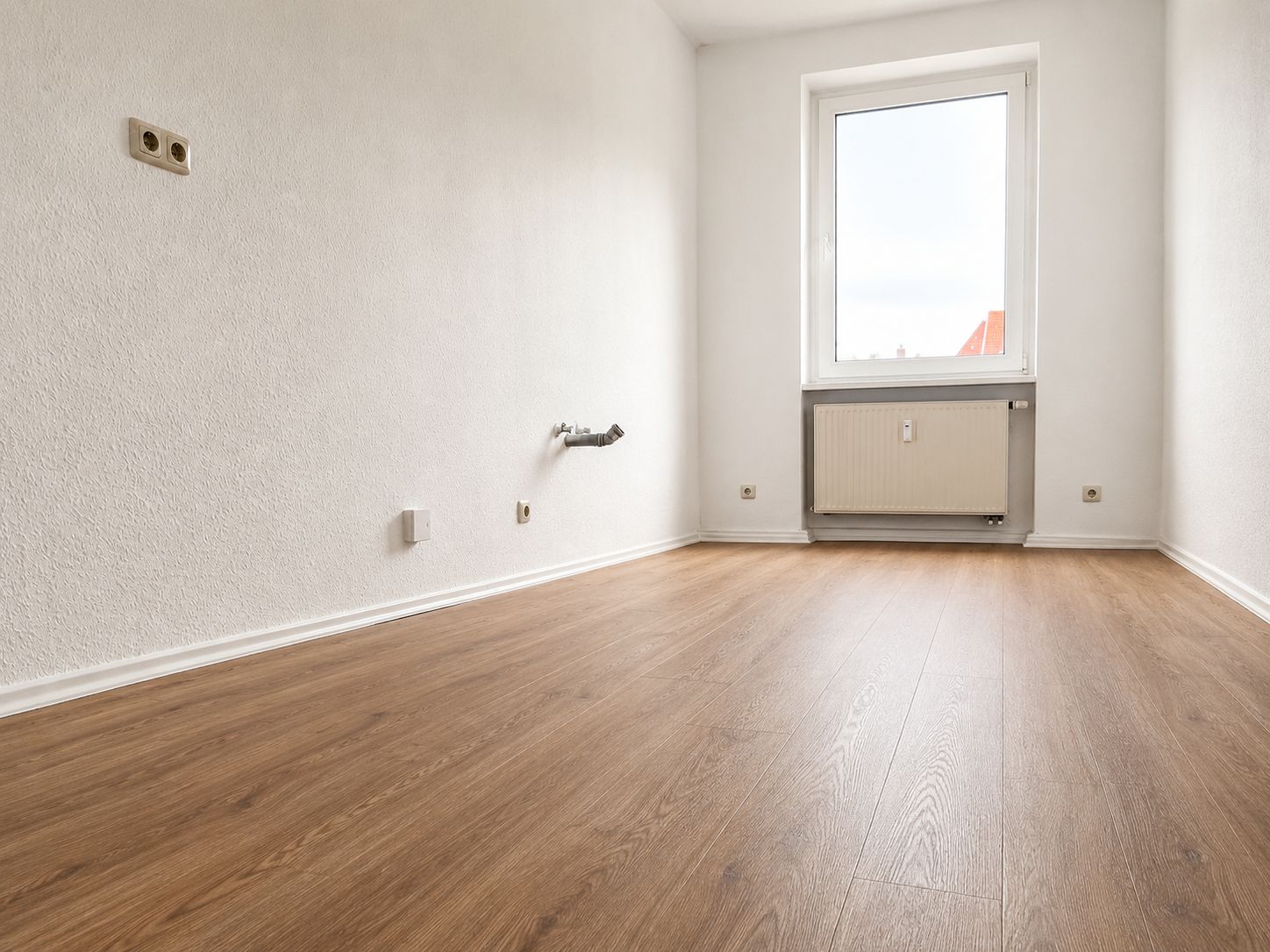 Fertig renovierter Raum mit neuem Boden